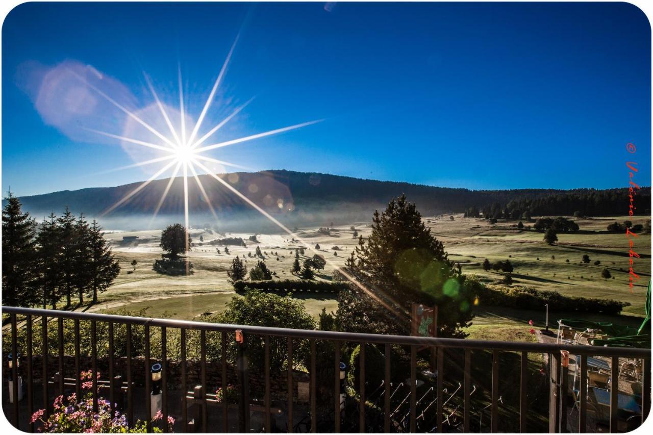 Domaine Du Mont-Saint-Jean Hotel Les Rousses Buitenkant foto